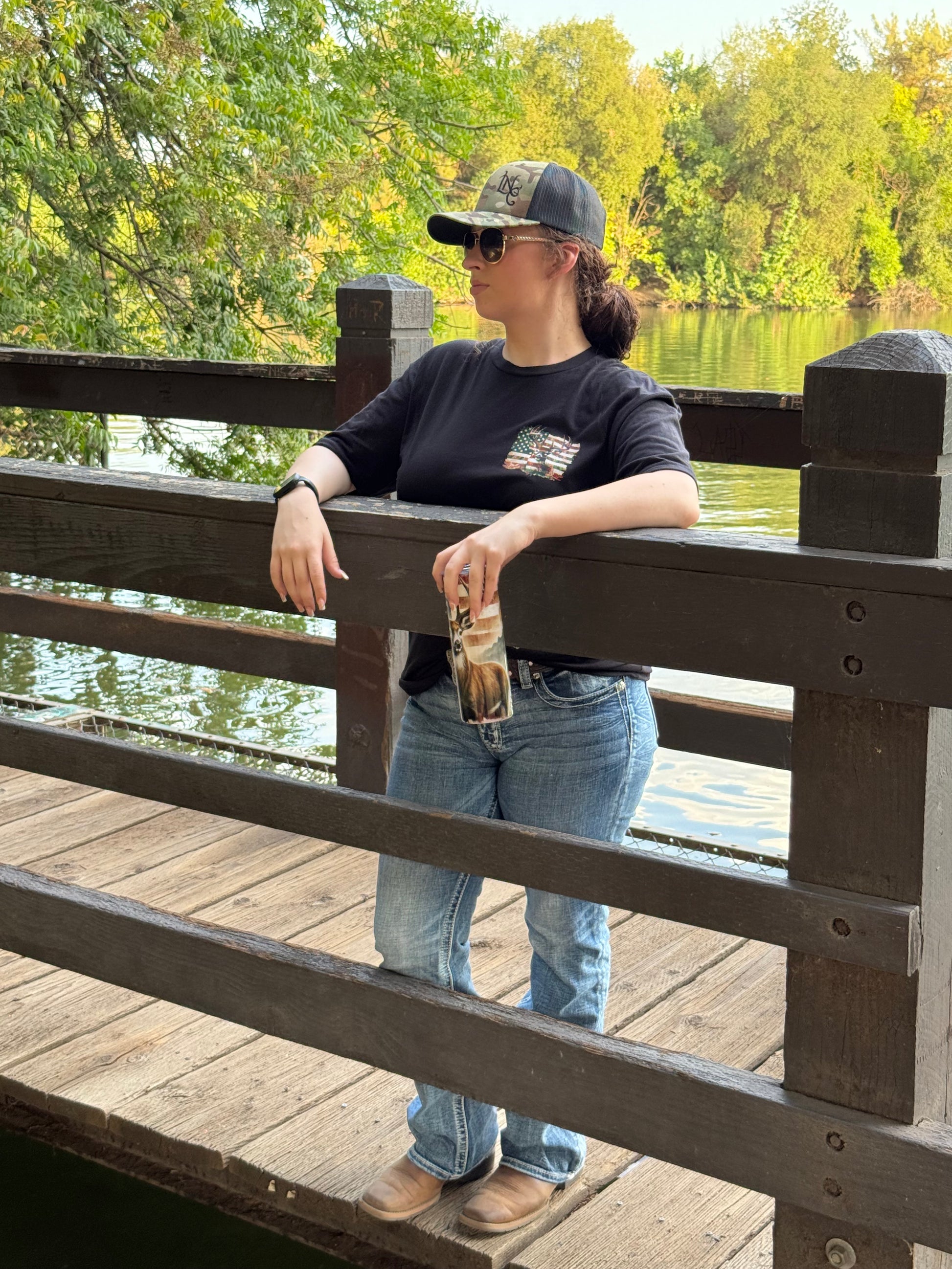 #5015 - Deer Flag - T-Shirt