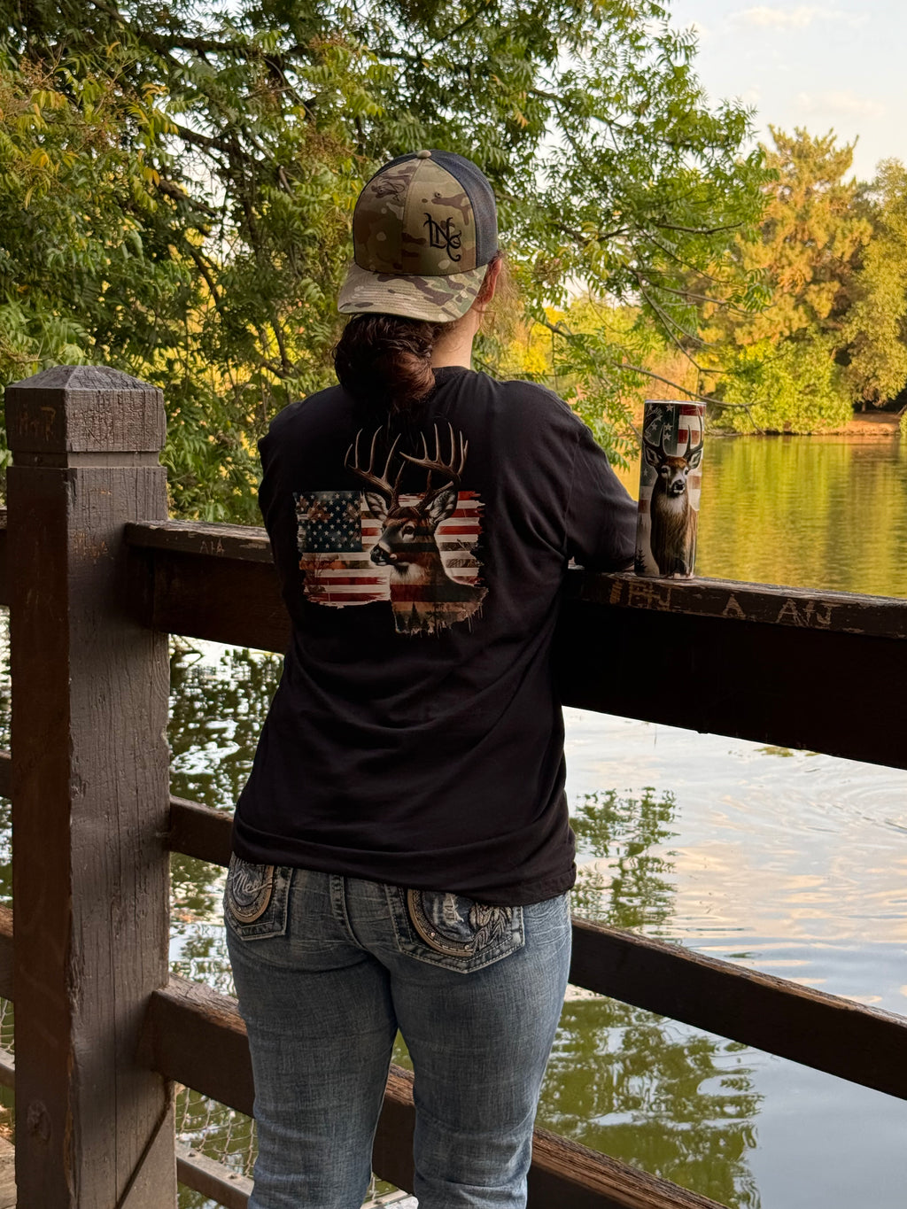 #5015 - Deer Flag - T-Shirt