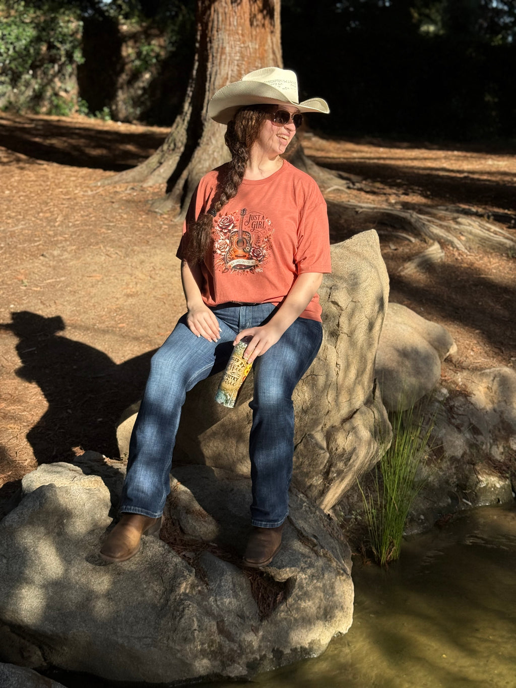 #5012 - Just A Girl Who Loves Country Music - T-Shirt