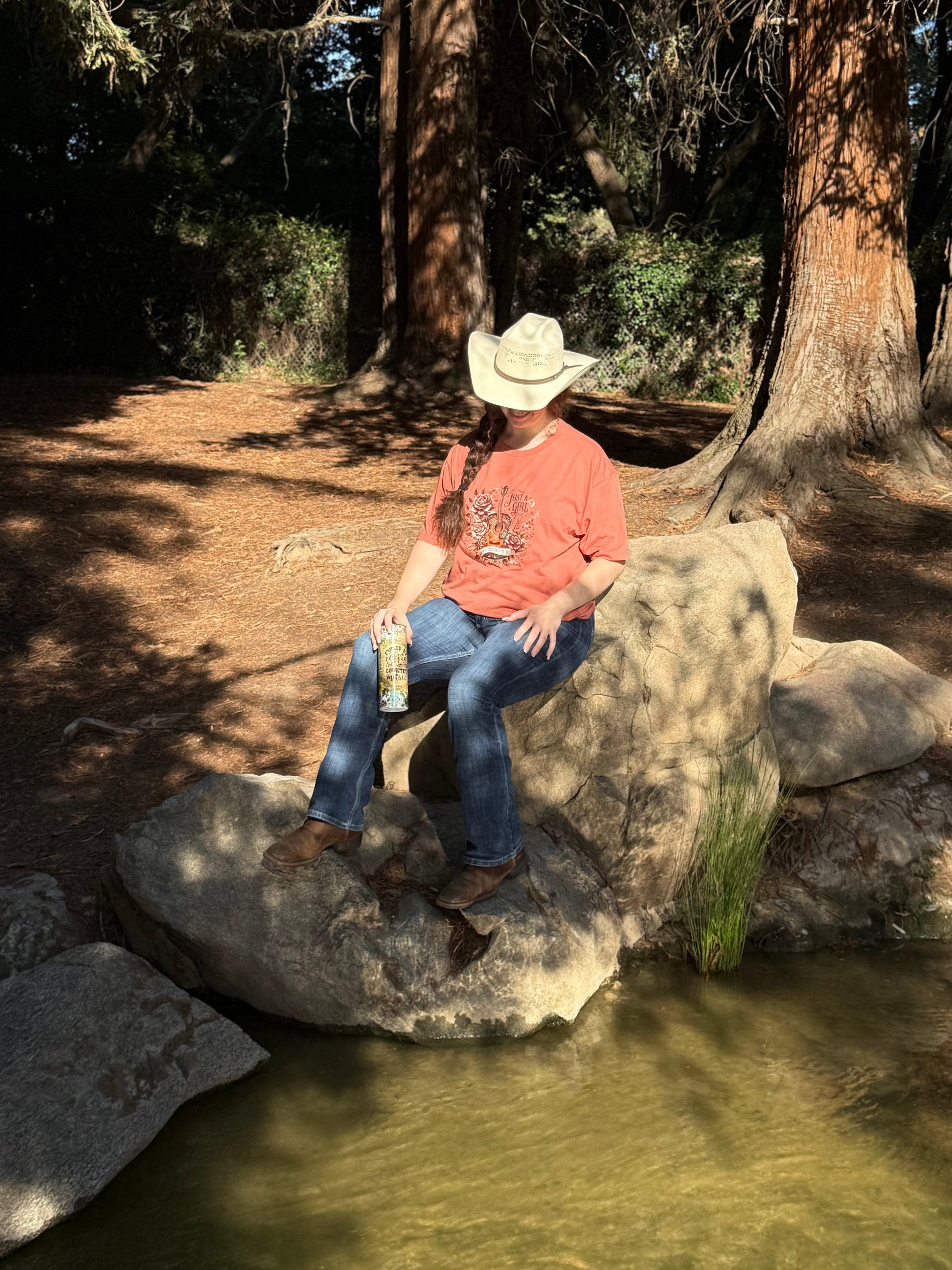 #5012 - Just A Girl Who Loves Country Music - T-Shirt